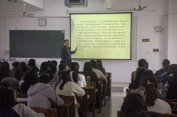 杨磊院长做十九大精神宣讲_副本1.jpg